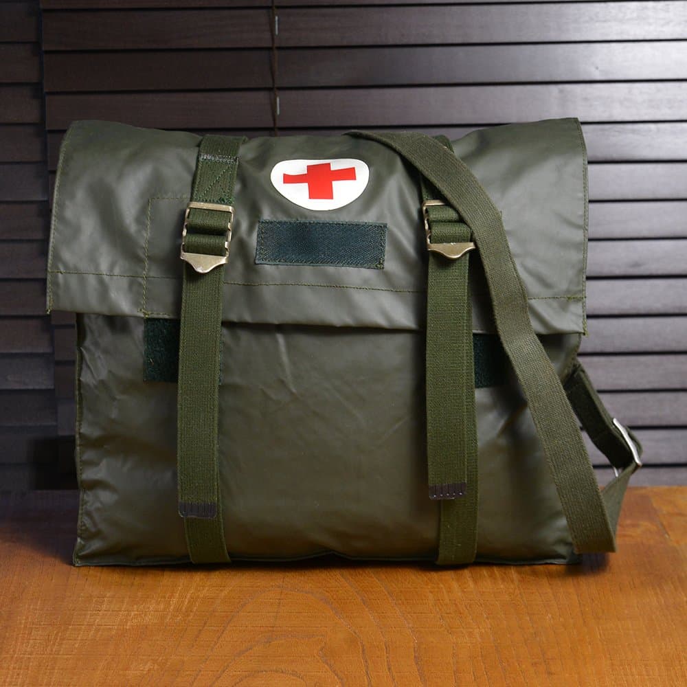 スウェーデン軍放出品 ビニール製 メディカルバッグ [ Bランク ] ショルダーバッグ メディックバッグ ビニル EMS 救急隊 医療用 衛生兵 救護班 衛生用品 ミリタリーサープラス ミリタリーグッズ