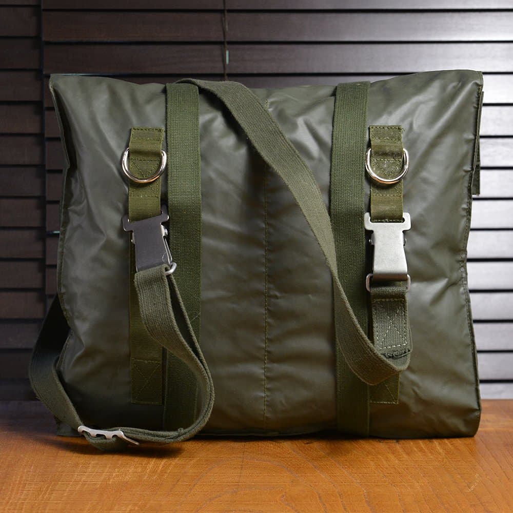 スウェーデン軍放出品 ビニール製 メディカルバッグ [ Bランク ] ショルダーバッグ メディックバッグ ビニル EMS 救急隊 医療用 衛生兵 救護班 衛生用品 ミリタリーサープラス ミリタリーグッズ