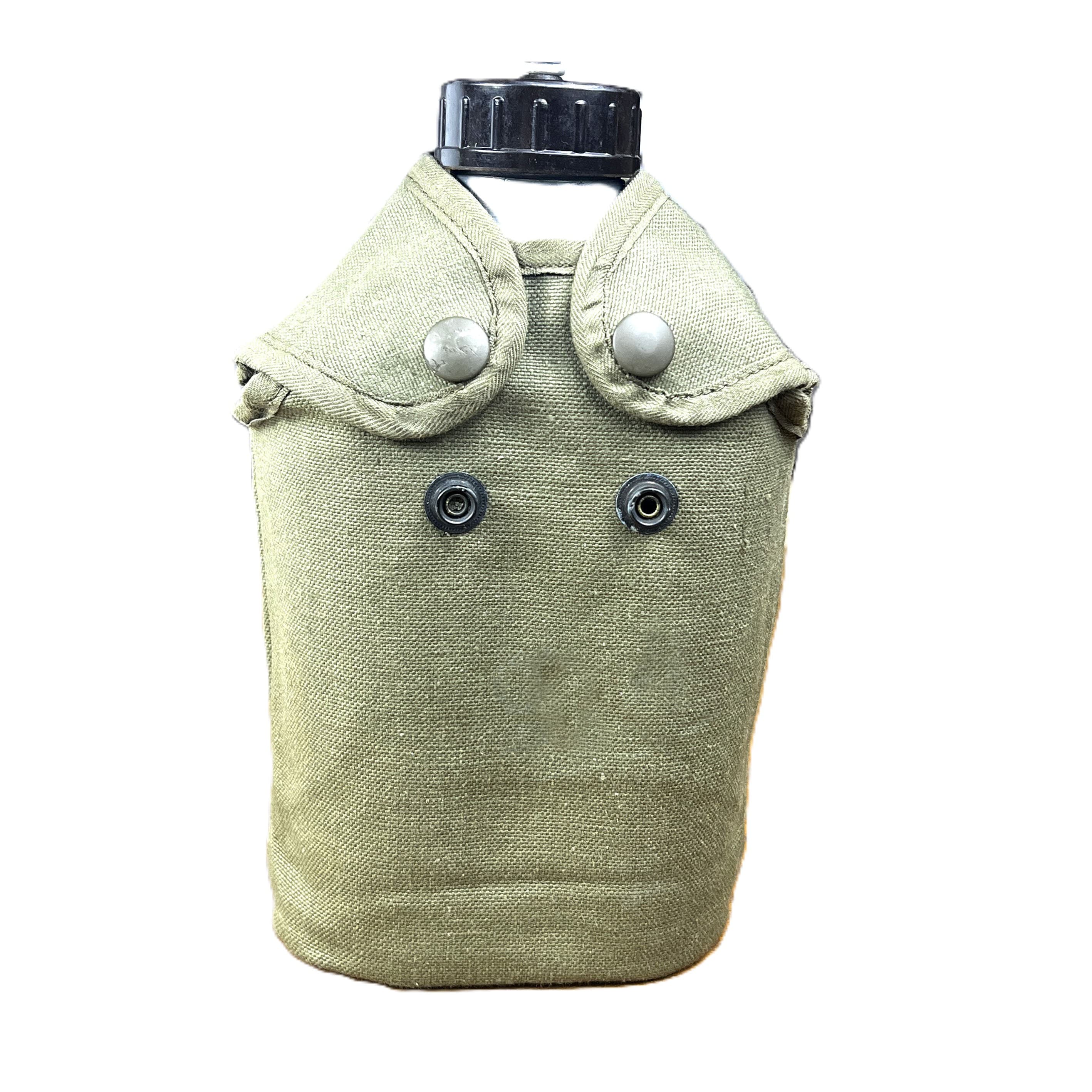 フランス軍放出品 キャンティーン 水筒 ポーチ付き ベルトフック付き [ 可 ] 仏軍 Canteen ポーチ付属 ウォーターボトル マグボトル ミリタリーサープラス ミリタリーグッズ ボトル カンティーン ドリンクボトル フランス軍サープラス フランス軍実物 フランス軍払い下げ品