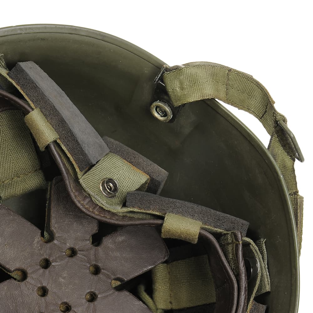 ミリタリーショップ レプマートのフランス軍放出品 インナーパット F1ヘルメット用 仏軍 払い下げ品 ヘルメットパット ヘルメット用緩衝材 緩衝材 歩兵 ミリタリーヘルメット 戦闘用ヘルメット コンバットヘルメット パーツ 部品 ミリタリーサープラス ミリタリーグッズ サバゲー 装備品 付属品 オプション｜アングル2