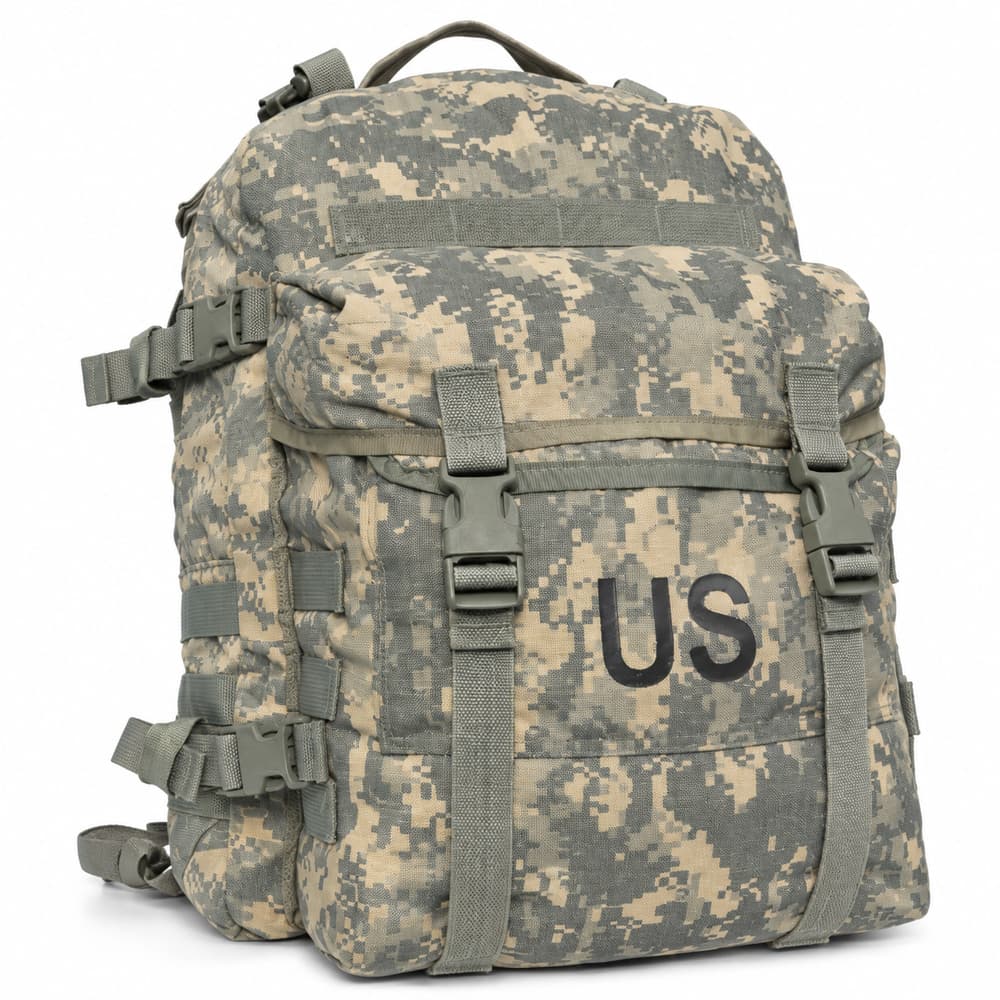 アメリカ軍放出品 リュックサック 1000Dナイロン製キャンプ用や防災バッグとしても活躍する頑丈なアサルトパック■軍放出品のご購入を検討されているお客様へ。ご購入前に必ず下記の説明文、注意文を最後までご一読いただきますようお願い致します。米海兵隊で実際に使用されていた、MOLLE IIシステムのアサルトパックです。容量は約32リットルあり、3日間の作戦行動に必要な装備を収納して持ち運ぶことができます。素材には1000Dコーデュラナイロンが使用されており、手荒に扱おうが破れない頑丈さです。背中にプラスチック芯材が入っているため、中に重いものをたくさん詰めてもカバンが型崩れせず、背負った時の負担を軽減します。ハイドレーションにも対応しており、歩きながら水分補給できる穴がついています。2・3泊の旅行やキャンプ、登山といったアウトドア活動にも活躍するバックパックです。下記をお読みになり、ご納得いただけるお客様のみ、ご購入下さい。軍放出品（ミリタリーサープラス）は状態によって、下記の分類をしています。1，デッドストック　「新古品・未使用品（ほぼ新品）」2，良い　「キズや使用感があまり見られない。」3，可　「使用感があり、小さな傷等がある。」4，難あり　「比較的大きな傷、汚れがある。」5,破損あり 「破損はあるものの、補修や部品交換により使用可能な状態。」6,ジャンク品「破損があり、補修による使用が困難な状態 （部品取り用）。」※製造年代、色合い、その他、ご指定できません。※ご購入後に商品の状態に関するお問合わせはお受けできません。※ご購入後に返品、交換をご希望の場合、発生する送料はお客様のご負担になります。※製品の仕様、外観はメーカーより予告なく変更されますので、気になる点や、詳細はメールで別途お問合わせください。PC・モニタの環境で色が実物と多少異なる場合があります。布製品などは個体差があり、寸法に誤差が多少ありますので、ご了承くださいませ。バックパックの詳細サイズ約W40cm × D30cm × H50cm（外寸）重量約2kg素材1000DコーデュラナイロンNSN8465-01-524-5250容量32L生産国アメリカ他のバリエーションはこちら[ 可 ][ 難あり ]世界各国の軍隊で使用されていた服やポーチなどの装備、備品を民間に放出した商品になります。世界各国の軍隊のマークや紋章が入っており、普段見かけない商品ばかり。実際に使用されていたからこそユーズド感満載で、本格派ミリタリーマニアにはたまらない一品。[軍放出品/軍放出品 軍払下げ品 ミリタリーサープラス Military Surplus]軍放出品の商品一覧[2488][d01362476292024880000][2690][d00012112218326900000][00GUN] 米軍サープラス 米軍実物 米軍払い下げ品 アメリカ軍 アーミー 容量40L以下 〜40L 容量40L以内 容量40Lまで バックバッグ バックバック リュックサック ナップサック デイバッグ 背嚢 登山用ザック タクティカル ミリタリーサープラス 払い下げ 軍事物資 軍用品 軍需資材 実物 本物 レプマート repmart 激安通販 激安販売軍モノ・輸入雑貨 ＞ 軍放出品 ＞ 北米の軍放出品 ＞ 米軍放出品サバゲー装備 ＞ ミリタリーバッグ ＞ バックパック ＞ 〜40Lのバックパック取り扱いブランド ＞ 《カ》行 ＞ 《ク》で始まるブランド ＞ 軍放出品新着アイテム ＞ 新着アイテム 2026年 ＞ 10月 新入荷[アメリカ軍放出品]【米軍放出品 バックパック MOLLE II アサルトパック ACU迷彩 [ 可 ]】■軍放出品のご購入を検討されているお客様へ。ご購入前に必ず下記の説明文、注意文を最後までご一読いただきますようお願い致します。米海兵隊で実際に使用されていた、MOLLE IIシステムのアサルトパックです。容量は約32リットルあり、3日間の作戦行動に必要な装備を収納して持ち運ぶことができます。素材には1000Dコーデュラナイロンが使用されており、手荒に扱おうが破れない頑丈さです。背中にプラスチック芯材が入っているため、中に重いものをたくさん詰めてもカバンが型崩れせず、背負った時の負担を軽減します。ハイドレーションにも対応しており、歩きながら水分補給できる穴がついています。2・3泊の旅行やキャンプ、登山といったアウトドア活動にも活躍するバックパックです。下記をお読みになり、ご納得いただけるお客様のみ、ご購入下さい。軍放出品（ミリタリーサープラス）は状態によって、下記の分類をしています。1，デッドストック　「新古品・未使用品（ほぼ新品）」2，良い　「キズや使用感があまり見られない。」3，可　「使用感があり、小さな傷等がある。」4，難あり　「比較的大きな傷、汚れがある。」5,破損あり 「破損はあるものの、補修や部品交換により使用可能な状態。」6,ジャンク品「破損があり、補修による使用が困難な状態 （部品取り用）。」※製造年代、色合い、その他、ご指定できません。※ご購入後に商品の状態に関するお問合わせはお受けできません。※ご購入後に返品、交換をご希望の場合、発生する送料はお客様のご負担になります。軍モノ・輸入雑貨 ＞ 軍放出品 ＞ 北米の軍放出品 ＞ 米軍放出品サバゲー装備 ＞ ミリタリーバッグ ＞ バックパック ＞ 〜40Lのバックパック取り扱いブランド ＞ 《カ》行 ＞ 《ク》で始まるブランド ＞ 軍放出品新着アイテム ＞ 新着アイテム 2026年 ＞ 10月 新入荷米軍放出品 バックパック MOLLE II アサルトパック コヨーテ米軍放出品 ラージフィールドパック MOLLE II ストラップ/フレームなし ACU/UCPデジタルカモ 米軍放出品 フィールドパック LC-1 アリスパック ラージ OD フレーム／ストラップ無しアメリカ軍放出品 バックパック USMCパック FILBE装備 フレーム/ストラップ無し&nbsp;