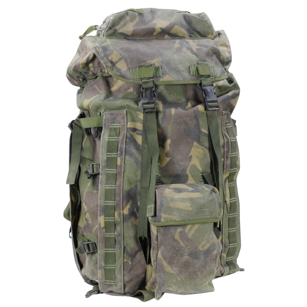 イギリス軍放出品 バックパック DPM迷彩 MOLLE対応 PLCE装備 [ Sサイズ / 破損あり ] 英軍 イギリス陸軍 リュックサック 英陸軍 デイバッグ 軍用 サバゲー サバゲー装備 軍払下げ品 ミリタリー デイパック ザック ナップサック 背嚢 かばん カバン ミリタリーサープラス