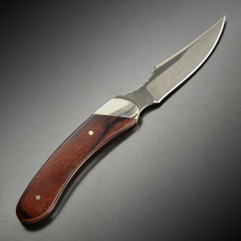 ミリタリーショップ レプマートのBear&Son ケーパーナイフ 009 ローズウッドハンドル ベア&サン Rosewood Caper Pattern コンパクトナイフ ウッドグリップ ハンティング 狩猟 ケイパー 解体用ナイフ 木製ハンドル 骨スキ包丁 ケイパーナイフ カーブドナイフ 精肉包丁 ジビエ包丁 ジビエナイフ 解体 狩猟用｜アングル2