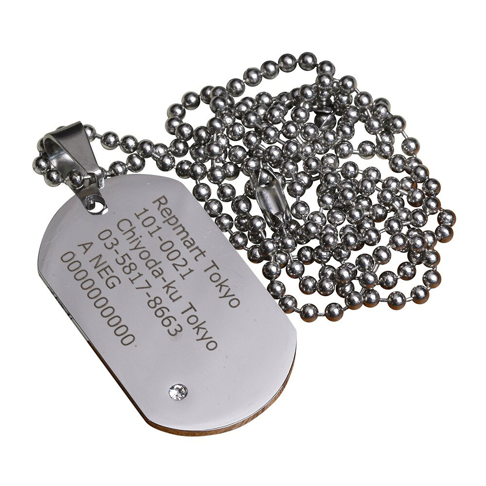 Dogtag セット レーザー刻印付オリジナルのレーザー刻印ができるドッグタグセットレーザー彫刻により日本語も刻印可能で、ペットタグやネームプレートなどアイデア次第で様々なオリジナルドッグタグが作成できます。刻印する面は「オモテ面のみ刻印」、「ウラ面のみ刻印」、「両面とも刻印」から任意でお選びいただけます。タテ向き、ヨコ向きも自由に設定OK。商品は刻印する面の「両面」、「オモテ面のみ」、「ウラ面のみ」からお選びください。フォントはゴシック体や明朝体、ステンシルからお選びください(文字量が多くなって字が細かすぎると、字が認識できなくなりますのでご注意ください)。セット内容は、小さなストーンが埋め込まれたドッグタグ1枚とボールチェーンがセットになっています。※ストーンが付くオモテ面は鏡面仕上げ、ウラ面はヘアライン仕上げになります。■刻印内容のご連絡方法こちらの商品は、オリジナルグッズ作成ページにて刻印内容をご連絡いただく商品となっております。注文番号が必要となりますので、先に購入手続きをお済ませいただいてから、オリジナルグッズ作成ページをご利用ください。オリジナルグッズ作成ページの詳しい使い方はこちらをご覧ください。＞＞詳しい使い方オリジナルグッズ作成ページはこちらからご利用ください。＞＞デザイン作成※製品の仕様、外観はメーカーより予告なく変更されますので、気になる点や、詳細はメールで別途お問合わせください。PC・モニタの環境で色が実物と多少異なる場合があります。布製品などは個体差があり、寸法に誤差が多少ありますので、ご了承くださいませ。ドッグタグセットの詳細＜注意事項＞・加工にはご注文後2〜3営業日お時間をいただきます。予めご了承ください。・誤字脱字には十分ご注意ください、お客様のお間違いについては保証いたしかねます。・写真の刻印イメージと比べ文字の色合いや質感などが異なる場合がございます・刻印した商品は当店の加工の不備以外の事由(イメージと違うなど)での返品はお受けできませんのでご注意ください。サイズ約3.7×2cm重量約10g厚さ約2mm素材ステンレス衣類の採寸方法について他のバリエーションはこちら[ ゴールド / ウラ面のみ ][ ゴールド / オモテ面のみ ][ ゴールド / 両面 ][ シルバー / ウラ面のみ ][ シルバー / オモテ面のみ ][ シルバー / 両面 ][ ブラック / ウラ面のみ ][ ブラック / オモテ面のみ ][ ブラック / 両面 ][2939][d01331213104429390000]ドックタグ DOG TAG 艶あり つやあり 刻印つき レーザー刻印つき Dog Tag レーザー刻印 レーザー彫刻 レーザー彫り レーザーエッチング レーザー加工 レーザーマーキング 名入れ加工 ロゴ刻印 名入れ刻印 名入れ ネーム入れ ネーム刻印 ネームマーキング オリジナル刻印 認識票 識別票 個人識別票 身元票 兵員認識票 軍用認識票 軍隊識別票 ミリタリータグ ミリタリープレート 軍用プレート 個人番号票 身分識別票 IDタグ レプマート repmart 激安通販 激安販売ミリタリーファッション ＞ アクセサリー ＞ ドッグタグ ＞ ドッグタグ(レーザー刻印オーダー)[Dogtag]ミリタリーファッション [アクセサリー/ドッグタグ/ドッグタグ(レーザー刻印オーダー)]【ストーン付きドッグタグ チェーンセット レーザー刻印付 加工日数2〜3営業日 [ シルバー / ウラ面のみ ]】レーザー彫刻により日本語も刻印可能で、ペットタグやネームプレートなどアイデア次第で様々なオリジナルドッグタグが作成できます。刻印する面は「オモテ面のみ刻印」、「ウラ面のみ刻印」、「両面とも刻印」から任意でお選びいただけます。タテ向き、ヨコ向きも自由に設定OK。商品は刻印する面の「両面」、「オモテ面のみ」、「ウラ面のみ」からお選びください。フォントはゴシック体や明朝体、ステンシルからお選びください(文字量が多くなって字が細かすぎると、字が認識できなくなりますのでご注意ください)。セット内容は、小さなストーンが埋め込まれたドッグタグ1枚とボールチェーンがセットになっています。※ストーンが付くオモテ面は鏡面仕上げ、ウラ面はヘアライン仕上げになります。■刻印内容のご連絡方法こちらの商品は、オリジナルグッズ作成ページにて刻印内容をご連絡いただく商品となっております。注文番号が必要となりますので、先に購入手続きをお済ませいただいてから、オリジナルグッズ作成ページをご利用ください。オリジナルグッズ作成ページの詳しい使い方はこちらをご覧ください。＞＞詳しい使い方オリジナルグッズ作成ページはこちらからご利用ください。＞＞デザイン作成ミリタリーファッション ＞ アクセサリー ＞ ドッグタグ ＞ ドッグタグ(レーザー刻印オーダー)米軍仕様 ステンレス製 ドッグタグ フルセット レーザー刻印付 加工日数2〜3営業日アルミ製 カラー ドッグタグ レーザー刻印付 フルセット 日本語対応 加工日数2〜3営業日ツヤなし ドッグタグ フルセット 刻印付 加工日数2〜3営業日真鍮 ドッグタグ フルセット 刻印付 加工日数2〜3営業日希望の方は、注文時に必ず、「メール便」を選択してください。このバナーのある商品は、注文時選択した場合のみ、送料250円(税込)で発送可能※マーク無し商品と同梱の場合770円(税込)※保証無しのメール便、または定形外郵便で発送（発送方法は選べません）支払い方法に代金引換はお選びいただけません。入金確認後、1週間以内の発送となります。「配達指定日」の対応できません。→→→詳しくはこちらを必ずご確認ください。&nbsp;