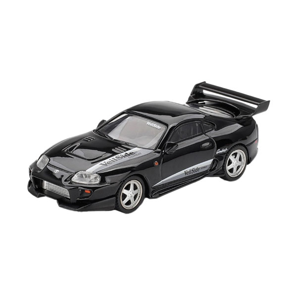 発売予定日2026年6月予定メーカーMINI-GT登場作品---商品詳細1/64スケールで新旧スポーツカーやレーシングカーを精密にモデル化しているMINI GTの新作として、日本の自動車チューニングショップ、ヴェイルサイド(Veilside)から「Toyota スープラ」が登場。東京オートサロン1994でのデビュー後、大ブレイクしたヴェイルサイドの“コンバット”エアロシリーズ。市販のコンバットエアロをベースに、フロントウインドウ＆テールランプ以外の全パートを作り変えたという超大作です。原型製作---サイズ1/64スケール商品仕様ダイキャスト製 塗装済み完成品 ミニカーパッケージ---備考※商品の画像は試作品、実機・実車、イメージCGなどを内容の補助的説明として掲載いたしておりますので、実際の商品と異なる場合が御座います。個数制限お1人様2個まで■ ご予約商品全般に関するご注意当店では十分な数量を発注したうえでご予約を承っておりますが、生産上の都合などにより、入荷直前で数量を調整されてしまう場合が稀に御座います。その場合メールでご連絡のうえ、原則ご注文先着順でのご提供となります。また、複数個のご注文を減数させて頂いたり、ご注文自体を取り消しとさせて頂く場合が御座います。予めご了承頂けますようお願い致します。※2019年4月1日より、ご予約商品はお支払い方法に関わらず単体のみでの受付となります。上記日時以降にご予約商品を複数同時にご注文された場合、自動的にキャンセル処理が行われますのでご注意下さい。2019年3月31日以前にご注文の場合、同梱・分割につきましては以下からご確認下さい。ご注文管理システム概要※商品の大幅な延期についてメーカーの都合により発売の大幅な遅れが発生する可能性がございます。発売延期発生から1年以上情報が途絶えたものは、当店の判断で受注を一旦白紙とさせて頂く場合が御座います。正確な情報が入り次第、改めて受注を取り直し致します。また、2019年4月1日より、注文日より1年以上経過したご注文は、システム上強制キャンセルされることとなりました。予めご了承下さい。※ご予約商品のキャンセルについてご注文のキャンセルは発売延期時等も含み原則不可となりますので、十分ご検討の上お申し込み下さい。代金引換発送後の受け取り拒否などは、往復分の送料等諸経費をご請求させて頂きます。尚、複数個（2個以上）のご注文、海外メーカーの商品、1万円を超える高額商品のご注文はキャンセルを一切承る事が出来ませんので、十分ご検討のうえご注文下さい。また、キャンセル履歴のある方のご注文は、当店の判断でご注文をお断りさせて頂く場合が御座いますので予めご了承下さい。※商品の発送時期について◎ ご予約商品は入荷翌営業日より発送されます。営業日に付きましては、トップページのカレンダーをご確認下さい。入荷日が週末にあたる場合は、翌週の発送になります。お急ぎの発送に対応出来ない場合が御座いますので予めご了承下さい。※長期のお取り置きはしておりません。※当社が運営する他店舗でのご注文とはおまとめが出来ません。※お引越しや長期出張の際は事前にメールでご連絡下さい。※ラッピングサービス、海外発送は行っておりませんので予めご了承下さい。JAN CODE：0840456387092