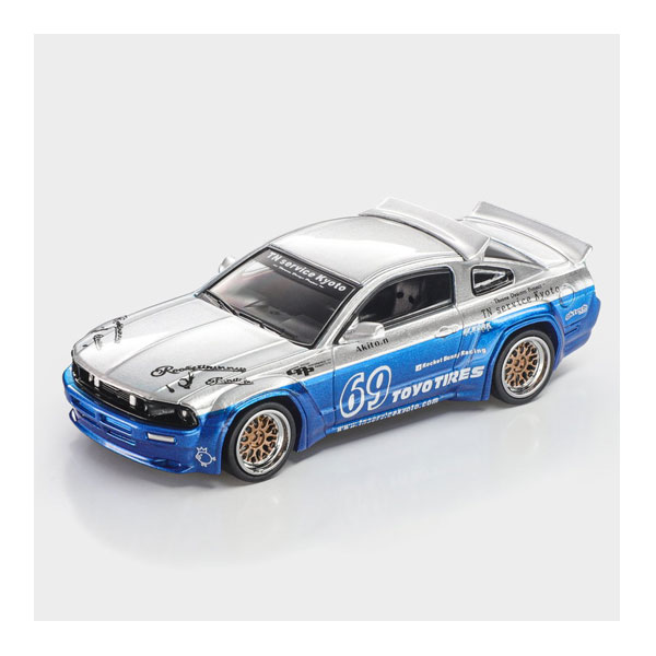 発売予定日入荷日未定メーカーMODEL MODEL登場作品---商品詳細「MODEL MODEL」よりPandem Mustangのご紹介です。Pandem公式ライセンスモデル。実車のフォルムを再現したスケールボディに、スムーズな回転を楽しめるホイールを装備。No.66リバリーを纏った特別仕様です。原型製作---サイズ1/64 パッケージ：約195×138×49mm商品仕様ダイキャスト製ミニカーパッケージ---備考2026年11月発売予定ですが、発売が大幅に変更となる可能性があるため、入荷日未定とさせていただいております。※商品の画像は試作品、実機・実車、イメージCGなどを内容の補助的説明として掲載いたしておりますので、実際の商品と異なる場合が御座います。個数制限お1人様2個まで■ ご予約商品全般に関するご注意当店では十分な数量を発注したうえでご予約を承っておりますが、生産上の都合などにより、入荷直前で数量を調整されてしまう場合が稀に御座います。その場合メールでご連絡のうえ、原則ご注文先着順でのご提供となります。また、複数個のご注文を減数させて頂いたり、ご注文自体を取り消しとさせて頂く場合が御座います。予めご了承頂けますようお願い致します。※2019年4月1日より、ご予約商品はお支払い方法に関わらず単体のみでの受付となります。上記日時以降にご予約商品を複数同時にご注文された場合、自動的にキャンセル処理が行われますのでご注意下さい。2019年3月31日以前にご注文の場合、同梱・分割につきましては以下からご確認下さい。ご注文管理システム概要※商品の大幅な延期についてメーカーの都合により発売の大幅な遅れが発生する可能性がございます。発売延期発生から1年以上情報が途絶えたものは、当店の判断で受注を一旦白紙とさせて頂く場合が御座います。正確な情報が入り次第、改めて受注を取り直し致します。また、2019年4月1日より、注文日より1年以上経過したご注文は、システム上強制キャンセルされることとなりました。予めご了承下さい。※ご予約商品のキャンセルについてご注文のキャンセルは発売延期時等も含み原則不可となりますので、十分ご検討の上お申し込み下さい。代金引換発送後の受け取り拒否などは、往復分の送料等諸経費をご請求させて頂きます。尚、複数個（2個以上）のご注文、海外メーカーの商品、1万円を超える高額商品のご注文はキャンセルを一切承る事が出来ませんので、十分ご検討のうえご注文下さい。また、キャンセル履歴のある方のご注文は、当店の判断でご注文をお断りさせて頂く場合が御座いますので予めご了承下さい。※商品の発送時期について◎ ご予約商品は入荷翌営業日より発送されます。営業日に付きましては、トップページのカレンダーをご確認下さい。入荷日が週末にあたる場合は、翌週の発送になります。お急ぎの発送に対応出来ない場合が御座いますので予めご了承下さい。※長期のお取り置きはしておりません。※当社が運営する他店舗でのご注文とはおまとめが出来ません。※お引越しや長期出張の際は事前にメールでご連絡下さい。※ラッピングサービス、海外発送は行っておりませんので予めご了承下さい。JAN CODE：4892345678749