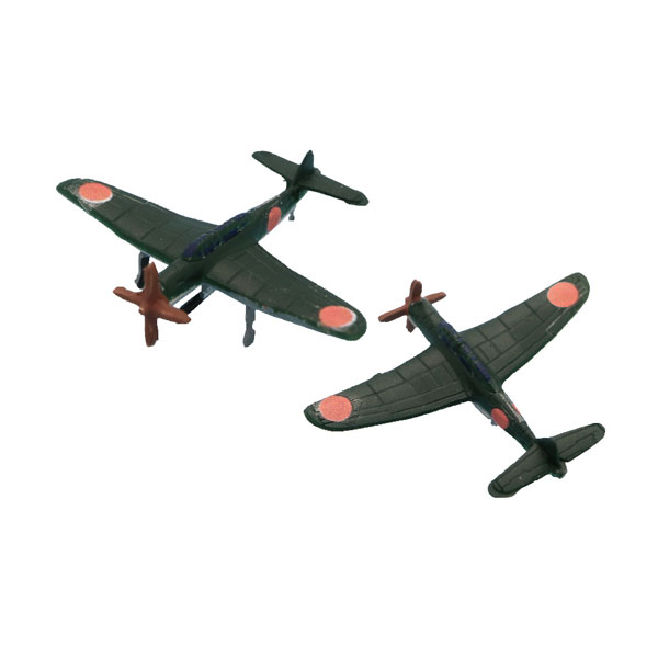 発売予定日2026年11月予定メーカーフジミ模型登場作品---商品詳細戦時後半の空母機動部隊を再現できる艦載機セットを、クリアー成形のプラス仕様で再現！艦上戦闘機・爆撃機・攻撃機・偵察機・特別攻撃機をオールインワンで収録。航空母艦「瑞鶴」「瑞鳳」「龍鳳」「雲龍」「天城」「葛城」「信濃」「隼鷹」など、戦時後半に残存していた母艦の艦載機再現に適した内容です。【収録内容】・烈風8機、彗星艦上爆撃機33型4機、流星艦上攻撃機6機、彩雲艦上偵察機6機、特別攻撃機桜花6機の合計30機を封入。・成形色はクリアーで、キャノピーをよりリアルに再現できます。・国籍マーキング用デカールが付属。【烈風艦上戦闘機】・零戦より大型化した量産機をモチーフに、1機あたり7パーツ(機体・風防・プロペラ・増槽・主脚・尾輪)で構成。・4翅プロペラや400L増槽を立体的に再現し、プロペラと風防を別パーツ化。8機封入。【彗星艦上爆撃機33型】・空冷の金星発動機を搭載した33型をモチーフに、1機あたり7パーツ(機体・風防・プロペラ・増槽・主脚・尾輪)で構成。・両翼下の増槽や空冷発動機搭載により大型化した機首を再現し、プロペラと風防を別パーツ化。4機封入。【流星艦上攻撃機】・逆ガルウィングの外観を1/700スケールで再現し、1機あたり7パーツ(機体・風防・プロペラ・航空魚雷・主脚・尾輪)で構成。・大型風防・航空魚雷・プロペラを別パーツ化し、魚雷後部や主脚タイヤ、脚カバーまで細密に造形。6機封入。【彩雲艦上偵察機11型】・誉発動機を搭載したスリムな11型をモチーフに、1機あたり7パーツ(機体・風防・増槽・主脚・尾輪・プロペラ)で構成。・大型風防と4翅プロペラ、726L増槽を別パーツ化し、主脚周辺も細密に再現。6機封入。【特別攻撃機桜花11型】・機首に1200kg弾頭を搭載した11型をモチーフに、1機あたり4パーツ(機体・風防・ドーリー)で構成。・全長約8mmの小型機ながら水平尾翼まで再現し、風防と運搬用ドーリーを別パーツ化。6機封入。【デカール】・約89×90mmのデカール2枚が付属。・主翼上下面および胴体の日の丸(白縁塗りつぶしの戦時後半仕様)を収録。・昭和19年6月以前の白縁付き日の丸と、桜花機首のマークを収録。原型製作---サイズ1/700スケール商品仕様プラスチックモデルキットパッケージ---備考※組み立て・塗装の必要なプラモデルです。完成品ではございませんのでご注意ください。※商品の画像は試作品、実機・実車、イメージCGなどを内容の補助的説明として掲載いたしておりますので、実際の商品と異なる場合が御座います。個数制限お1人様3個まで■ ご予約商品全般に関するご注意当店では十分な数量を発注したうえでご予約を承っておりますが、生産上の都合などにより、入荷直前で数量を調整されてしまう場合が稀に御座います。その場合メールでご連絡のうえ、原則ご注文先着順でのご提供となります。また、複数個のご注文を減数させて頂いたり、ご注文自体を取り消しとさせて頂く場合が御座います。予めご了承頂けますようお願い致します。※2019年4月1日より、ご予約商品はお支払い方法に関わらず単体のみでの受付となります。上記日時以降にご予約商品を複数同時にご注文された場合、自動的にキャンセル処理が行われますのでご注意下さい。2019年3月31日以前にご注文の場合、同梱・分割につきましては以下からご確認下さい。ご注文管理システム概要※商品の大幅な延期についてメーカーの都合により発売の大幅な遅れが発生する可能性がございます。発売延期発生から1年以上情報が途絶えたものは、当店の判断で受注を一旦白紙とさせて頂く場合が御座います。正確な情報が入り次第、改めて受注を取り直し致します。また、2019年4月1日より、注文日より1年以上経過したご注文は、システム上強制キャンセルされることとなりました。予めご了承下さい。※ご予約商品のキャンセルについてご注文のキャンセルは発売延期時等も含み原則不可となりますので、十分ご検討の上お申し込み下さい。代金引換発送後の受け取り拒否などは、往復分の送料等諸経費をご請求させて頂きます。尚、複数個（2個以上）のご注文、海外メーカーの商品、1万円を超える高額商品のご注文はキャンセルを一切承る事が出来ませんので、十分ご検討のうえご注文下さい。また、キャンセル履歴のある方のご注文は、当店の判断でご注文をお断りさせて頂く場合が御座いますので予めご了承下さい。※商品の発送時期について◎ ご予約商品は入荷翌営業日より発送されます。営業日に付きましては、トップページのカレンダーをご確認下さい。入荷日が週末にあたる場合は、翌週の発送になります。お急ぎの発送に対応出来ない場合が御座いますので予めご了承下さい。※長期のお取り置きはしておりません。※当社が運営する他店舗でのご注文とはおまとめが出来ません。※お引越しや長期出張の際は事前にメールでご連絡下さい。※ラッピングサービス、海外発送は行っておりませんので予めご了承下さい。JAN CODE：4968728434209
