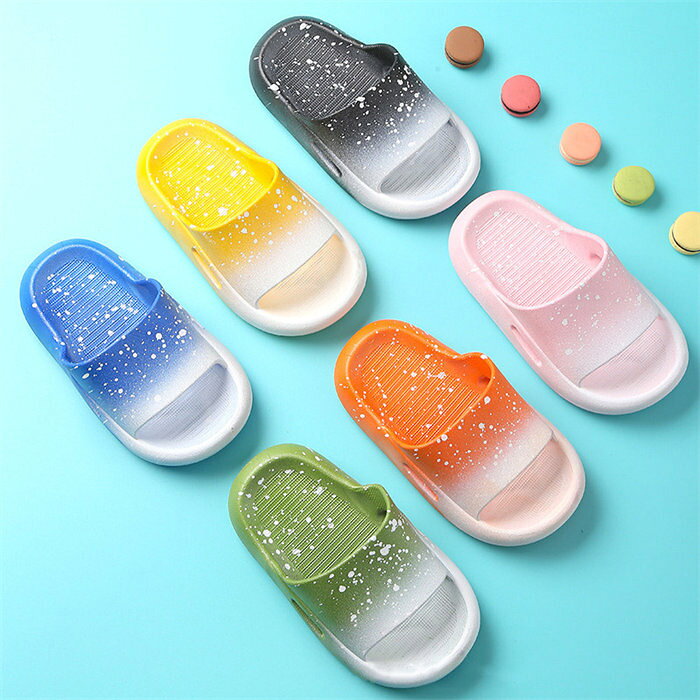 商品情報商品名キッズ スリッパ シャワーサンダル 子供用サンダル 子供スリッパ 子供靴 女の子 男の子 親子 お揃い 夏 夏用 グラデーション バススリッパ バスサンダル ルームシューズ 室内履き お風呂場 ベランダサンダル 柔らかい 滑り止め かわいい ファッション 歩きやすい 履きやすい 通気性 大きいサイズ ジュニア 子ども 水遊び プール ビーチ 温泉 屋内 室内靴 浴室カラーブルー イエロー グリーン ピンク ブラック オレンジサイズ20/21(内寸14cm) 22/23(内寸15cm) 24/25(内寸16cm) 26/27(内寸17cm) 28/29(内寸18cm) 30/31(内寸19cm) 32/33(内寸20cm) 34/35(内寸21.5cm) 36/37(内寸23.5cm) 38/39(内寸24.5cm) 40/41(内寸25.5cm)素材PVCご注意※上記表記は当店平置き実寸サイズになります。※大量生産による生産過程におきまして、若干の個体差が生じる場合がございます。※機械による生産過程におきまして、どうしても生地を織る際の糸の継ぎ目、多少のほつれや汚れなどが生じている場合がございます。※サイトに掲載されている商品は、モニター環境により実際のものと素材感?色が若干異なって見える場合がございます。