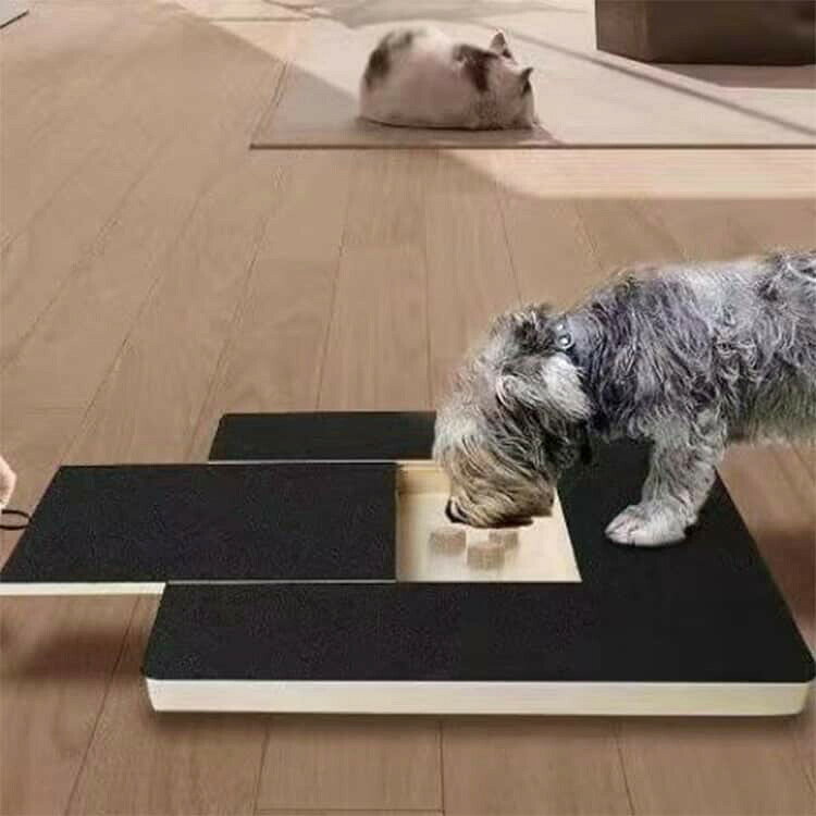 DIMOMO ZAKKAの犬用 爪とぎボード おやつ収納 セルフ爪ケア 爪やすり スクラッチボード 爪磨き 爪切り補助 木製 犬 猫 爪のお手入れ フード おやつ ストレス解消 しつけ 引き出し式 ペット用品 交換用爪とぎシート付き キャット ドッグ グルーミング｜アングル3