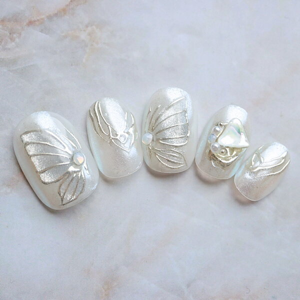 ジェルネイルチップ うるうるホワイトマグネット蝶 ブライダル 結婚式 白 ハンドメイド サイズオーダー