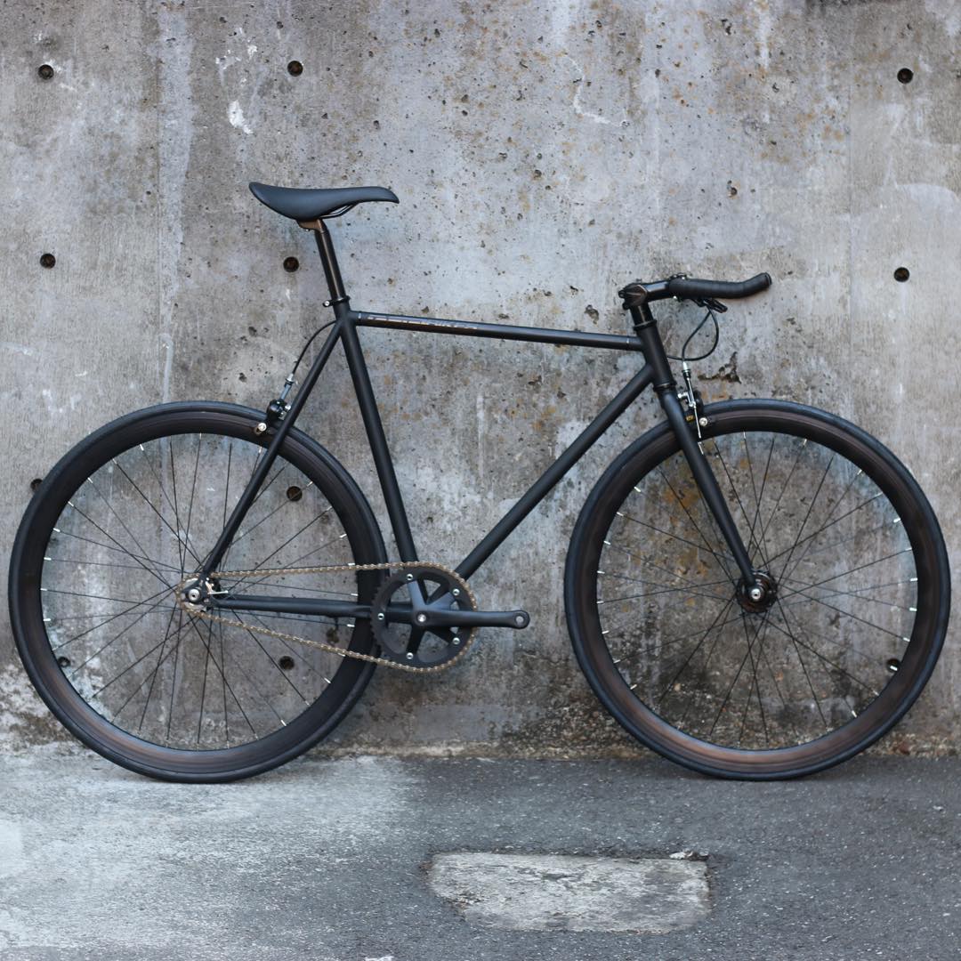 CARTELBIKES（カーテルバイク）『AVENUELOMATTEBLACKPISTBIKE』