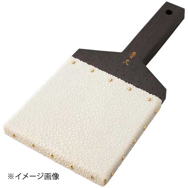 ●わさびおろし●鮫皮を木台の側面まで巻いて鋲で止めています。【外寸】全長：232×幅：115mm【重量】280g【材質】紫檀、黒檀【原産国】日本