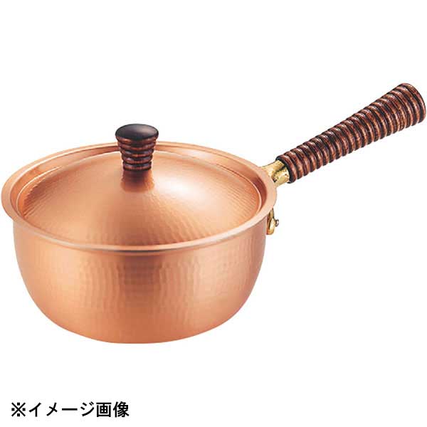 日本人には日本の鍋「温故知新」古き良いものを継承して今風にアレンジ。煮こぼれしにくい形状と、伝統技法の千段巻き模様のハンドル、つまみは天然木のため、手になじんで安全性を高め、今までにない斬新なデザインになっています。丸みのある形状は、銅の熱...