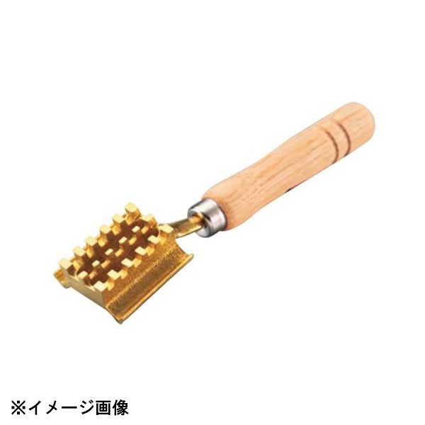 金具の外刃にテーパーを付けてあるので、ウロコの間に入りやすくなっています。●サイズ　全長：190mm●材質：真鍮●生産地：燕三条