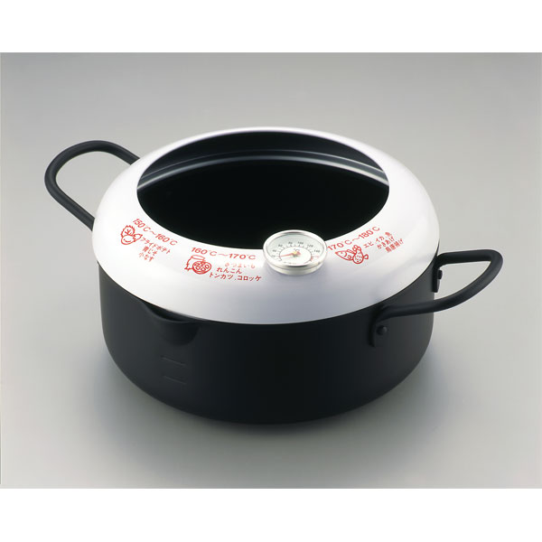 油ハネを防ぐフード付きの揚げ鍋。フードには揚げ油の目安温度がイラストで分かりやすくプリントされています。油の移しかえに便利な注ぎ口と、油の温度が一目で分かる温度計付き。IHはもちろん、直火にも効率よく使用出来ます。●品番：SH9257●本体サイズ（mm）：幅206×奥行302×高さ110●本体重量（g）：730●満水容量（ml）：2400●材質：本体・ハンドル：鉄（シリコーン焼付塗装）　フード：鉄（カラー印刷鋼板）●生産国：日本