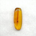 ■虫入り琥珀〈Insects in Amber〉 【化石の大きさ】19×7×3.5 【虫の大きさ】約1.3mm（一番長い部分） 【化石産地】Balttic Sea バルト海沿岸沿 【英名】Insects in Amber 【時代】古第三紀・漸新世（Oligocene）約3,000万年前 【ケースの大きさ】40×40mm 太古の虫を閉じ込めた琥珀 琥珀は木の樹脂の化石。木の樹脂（ヤニ）が地中に昆虫や植物などを取りこんだまま埋没し数千万年もの時間をかけて固化し化石になることがある。ドミニカ共和国産の琥珀の多くはマメ科の植物、バルト海沿岸で産出する琥珀はマツ科の植物が起源と考えられている。太古の虫の様子が観察でき、琥珀の中でも珍重されています こちらの商品は、自身で買い付けに行き、1つ1つ選別した商品です。 この世界に一つしかない自然界からの送りものをコレクションやお子様へのプレゼントとしてお届けできれば幸いです。 ※商品は天然物の為、画像には映らない多少の小傷や欠け等がある可能性、また撮影機材やお客様の端末、環境の違いによって、現物との色合いが違う場合がございます。 ※鑑定書等はございません。 ※こちらの商品は、日本郵便（クリックポスト）にてお届けいたします。