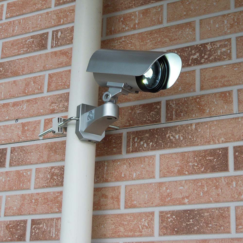 【最大5000円OFFクーポン 12／1迄】 防犯カメラに見える カメラ型センサーライト 耐震グッズ 防災用品 防犯用品 KR0004 ＼LINE友だち登録で500円オフクーポン／