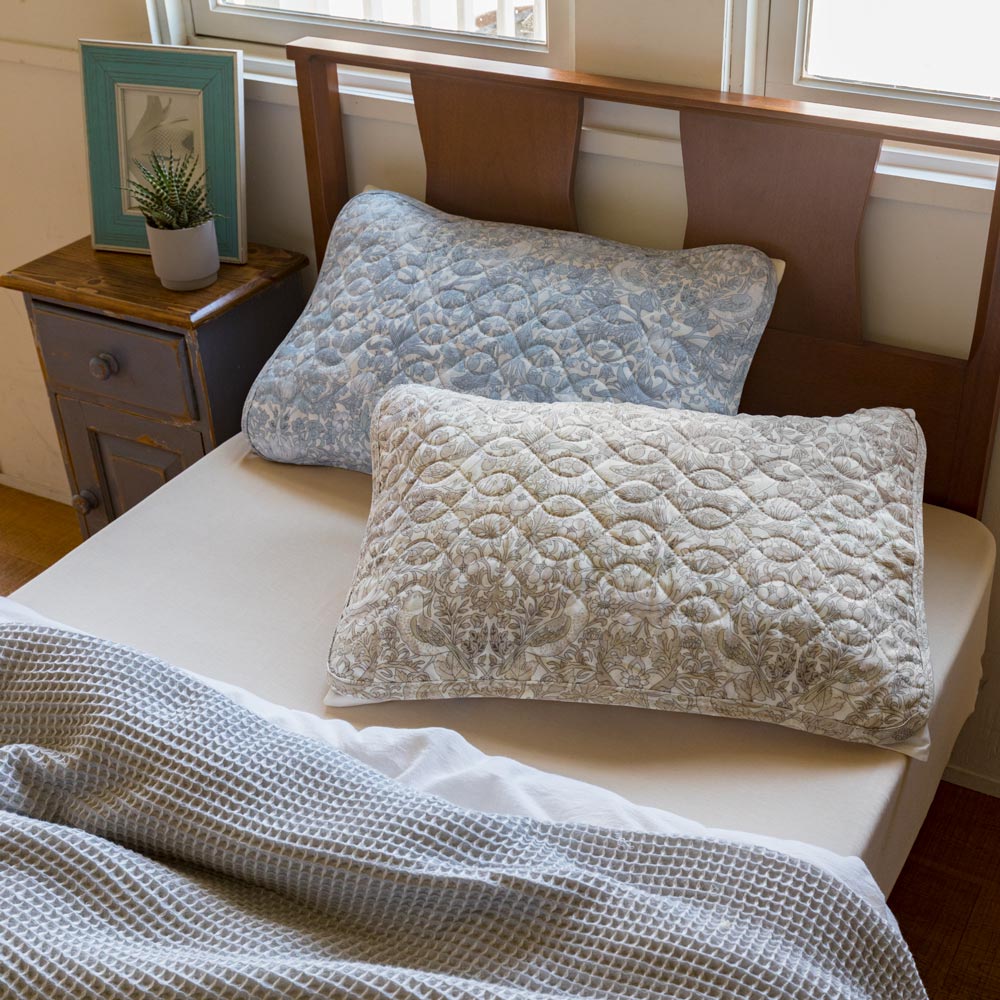 【最大8000円OFFクーポン 11月27日1：59迄】 V&A いちご泥棒 麻100％生地使用ピローパッド 普通判（1枚） 枕カバー ピローケース 布団カバー シーツ 560502