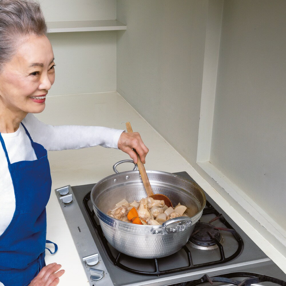 【最大5000円OFFクーポン 12／1迄】 ≪内径27cm≫ 厚板打出し 段付きアルミ鍋 両手鍋 鍋 フライパン 603502 ＼LINE友だち登録で500円オフクーポン／