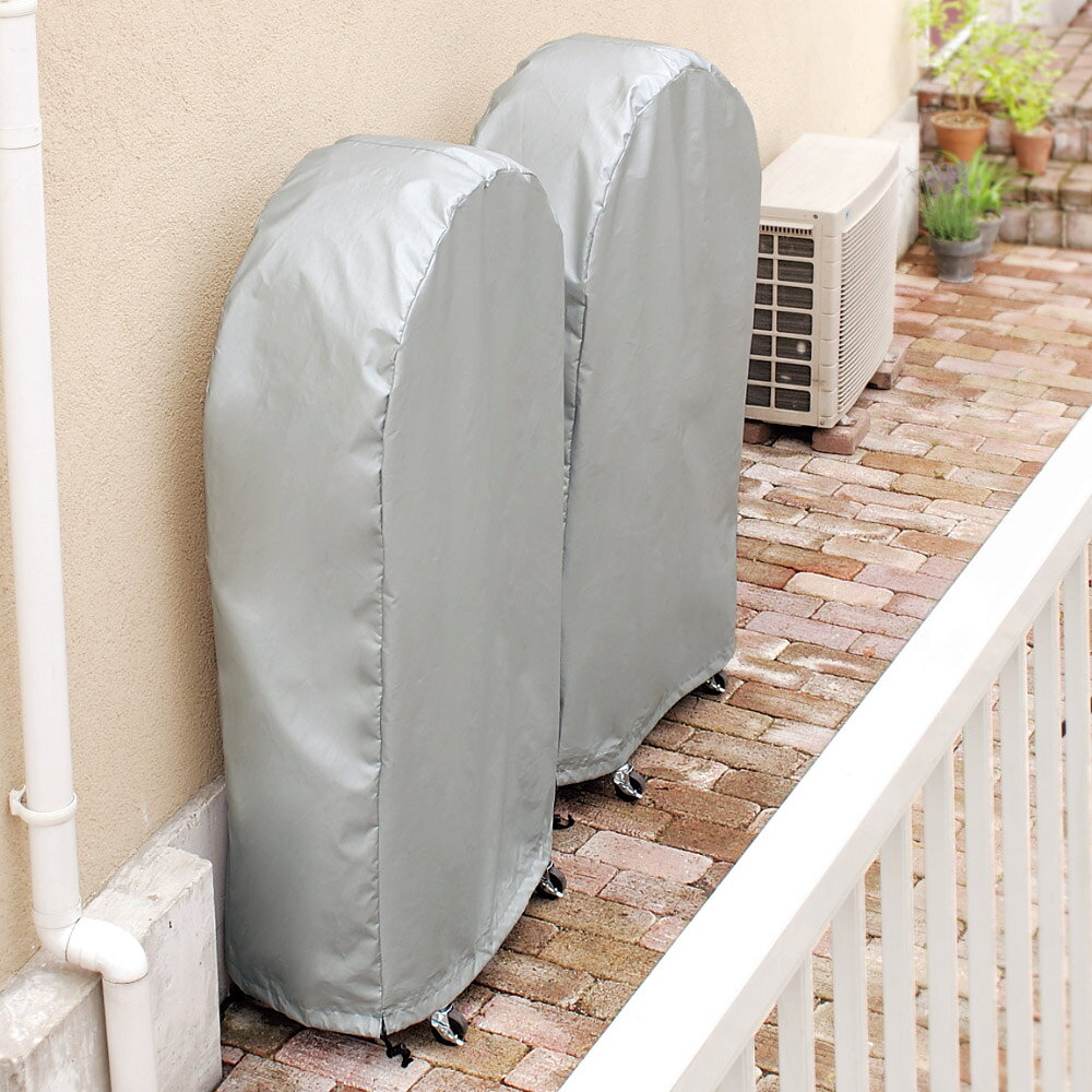『薄型タイヤラック』専用のホコリを防いでタイヤを守るカバーです。大切なタイヤを雨風、日光から守るカバー。軒下やガレージなど、今まであきらめていたスペースでの保管にもおすすめです。屋外に置くときも安心。巾着式の間口で、しっかり閉じてカバーのバタツキを抑えます。◎こちらの商品はカバーのみのお届けです。ページ下部に画像の説明がございます。一部別売りの商品もございますので、説明文ご確認のうえご注文ください。＞画像の説明はこちら＜仕様・サイズ［サイズ（1枚あたり）］【小型車用】幅60奥行20高さ112cm・重量約0.2kg【普通車用】幅67奥行27高さ120cm・重量約0.2kg【大型車用】幅82奥行34高さ155cm・重量約0.2kg［すべてのサイズに共通］■素材：カバー…ポリエステル100％（シルバーコート）■日本製【送料マーク：A】 この商品の販売価格には配送料880円(税込)が含まれています。　画像の説明※お届けはカバーのみです。※お届けはカバーのみです。　