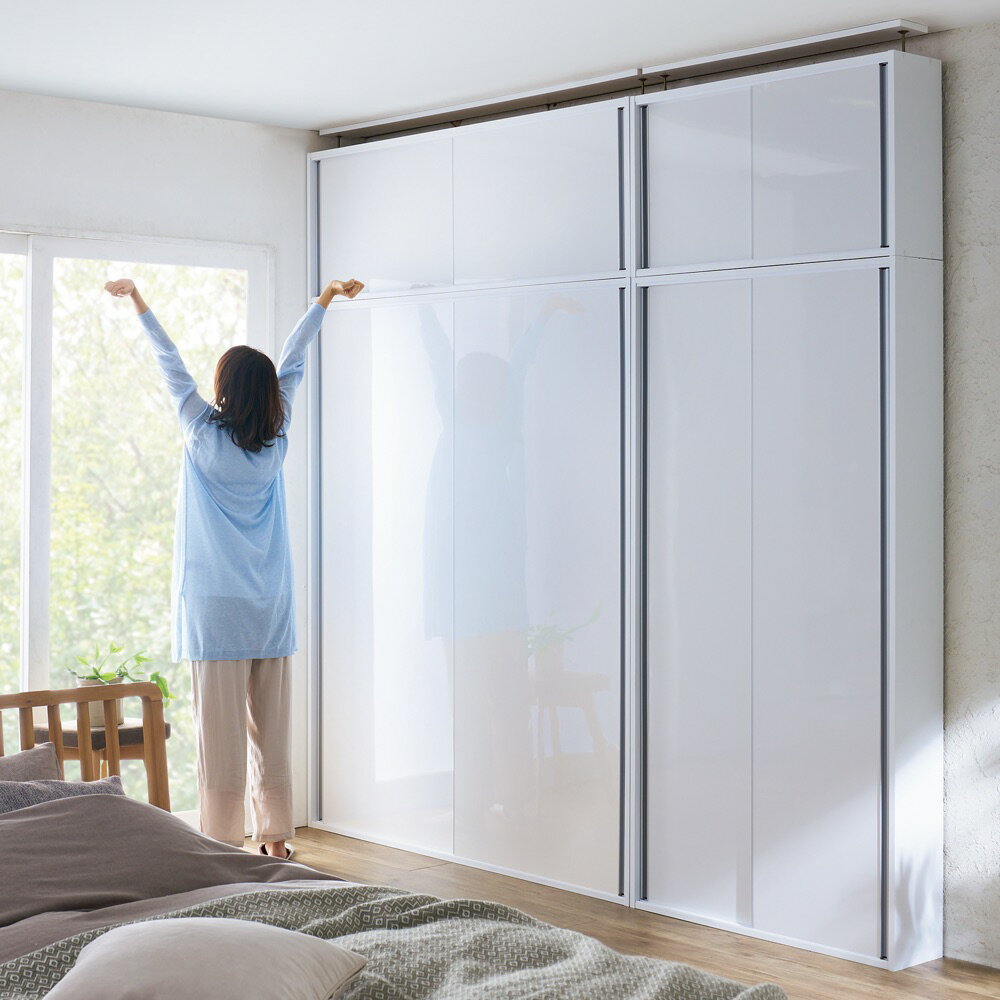 【クーポン10％OFF 12/26 1：59迄】 光沢仕様 引き戸壁面収納本棚 幅150奥行21突っ張り上置き高さ55-70..