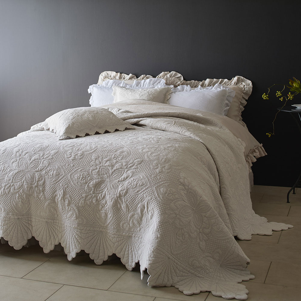 【クーポン10％OFF 2/21迄】 ≪約240cm×290cm≫コットンキルト Shella/シェルラ マルチカバー ソファーカバー H94834 ＼LINE友だち登録でクーポン／