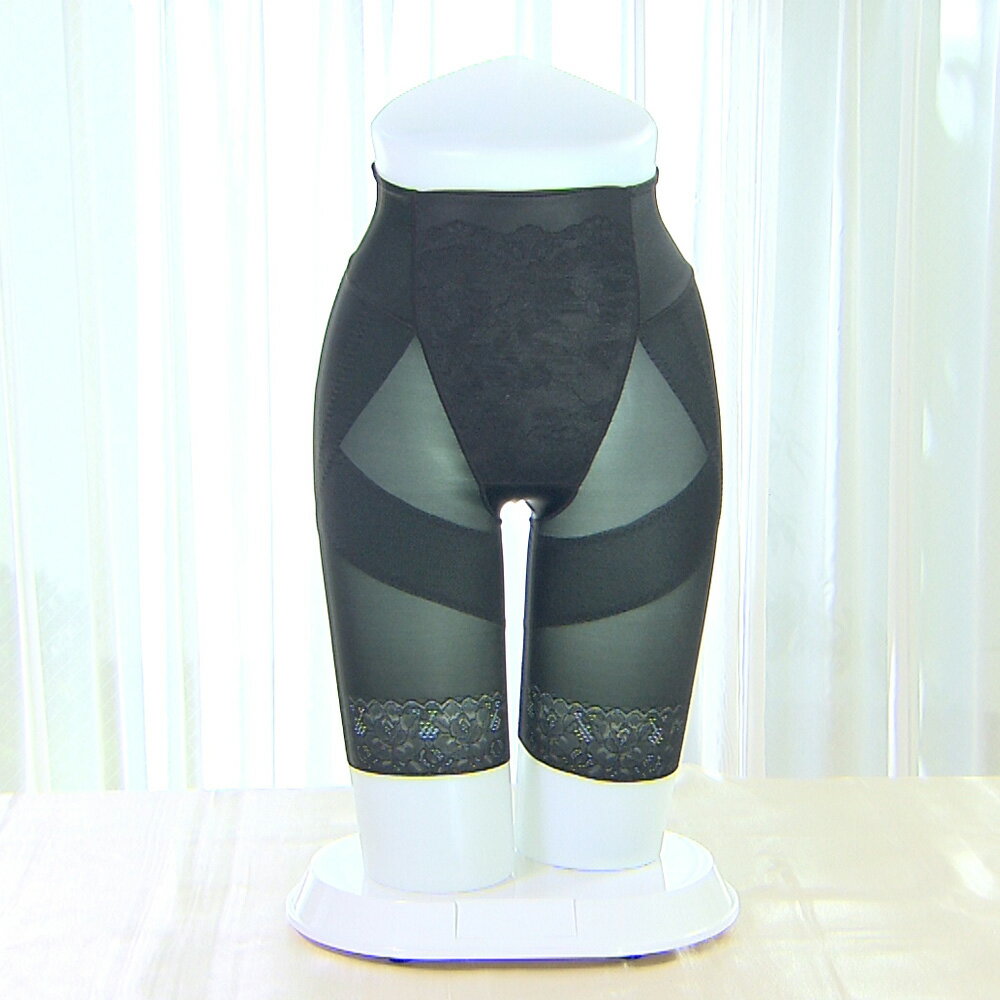 超薄手素材で一年中快適。裾のレースは主生地と一体化で段差がなくパンツスタイルでも響きにくい