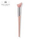 FENTY BEAUTY by Rihanna フェンティ ビューティ バイ リアーナ チークハギングハイライトブラシ Cheek-Hugging Highlight Brush 120