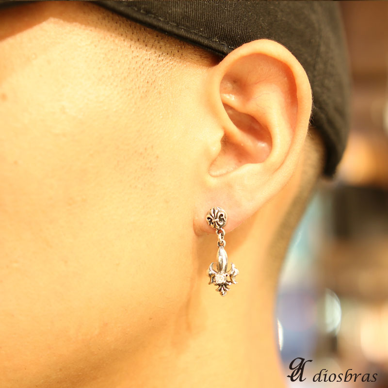 メンズピアス ピアス シルバーアクセサリー シルバーピアス ドロップピアス レディース バラ売り 片耳のみ シャープでキレイめハードな横顔に ジルコニア メンズ アクセサリー ピアス クロス 十字架 フレア リリー 百合 ユリの紋章 ナイフ 剣の商品画像 3