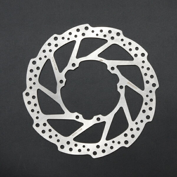 ・飛び石、ヒットなどによる変形を軽減させる肉厚設計。 ・ハイカーボンステンレス(SUS420)を採用し、良好なブレーキタッチと耐錆性を両立。 ・ソリッドタイプは強度解析に基づいた抜き穴加工により、軽量化を実現。 ご注意ください BETA車に取り付ける際はスピードメーターのセンサーの位置が合いません。