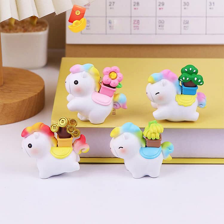かわいい 馬置物 コンパクト 2個セット 招福干支 みくじ 午 2026 おしゃれ 樹脂 うま 置物 縁起物 金運 車 卓上 オフィスに飾り お正月 お年賀 部屋 玄関飾り プレゼント ギフト リビング 装飾品 おもしろ 癒し [2]