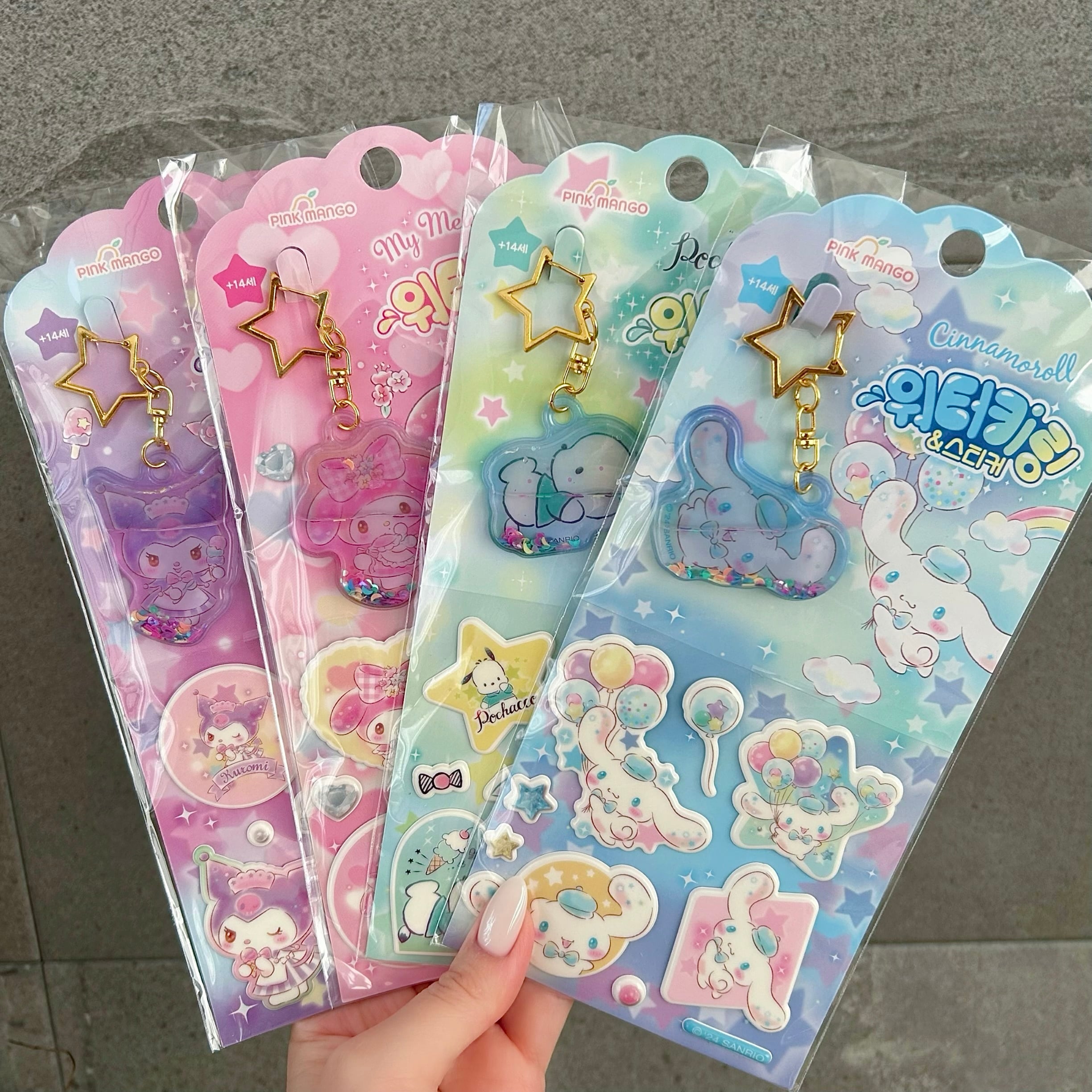 【入荷済/4種類】正規品 韓国 限定 サンリオ シールサンリオキャラクターズ ウォーターキーチェーン クッションステッカー シール ぷっくり ぷくぷく ステッカー かわいい ぷっくり ぷくぷく 女の子 シール帳 シール 交換 ぷにぷに ボンボンシール ドロップシール dismoi-10000188 DisMoi 楽天市場店 サンプル画像2