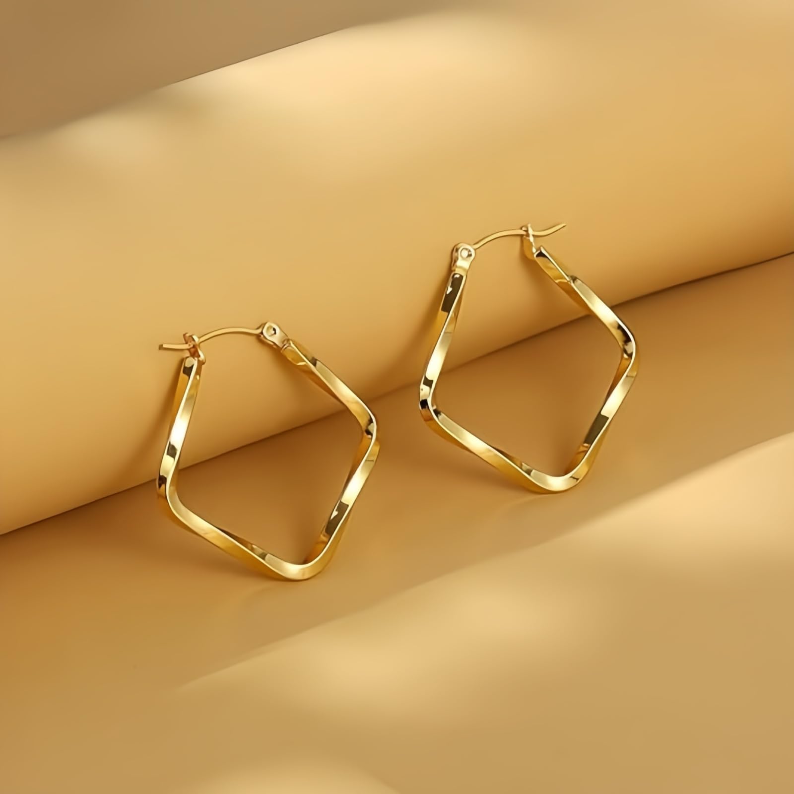 ゴールドスクエアイヤリング、ゴールドメッキミニマリスト大型中空スクエアピアス、レディーストレンディ、ステートメントイヤリング、女性用ギフトジュエリー。, 1.24in*1.26in, 合金鋼, 宝石なし