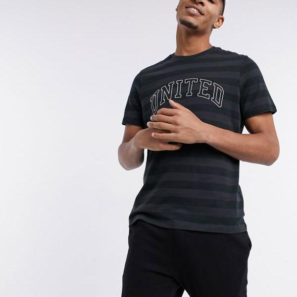 ニュールック New Look ネイビーのプリントが入ったニュールックのストライプTシャツ トップス メンズ 男性 インポートブランド 小さいサイズから大きいサイズまで