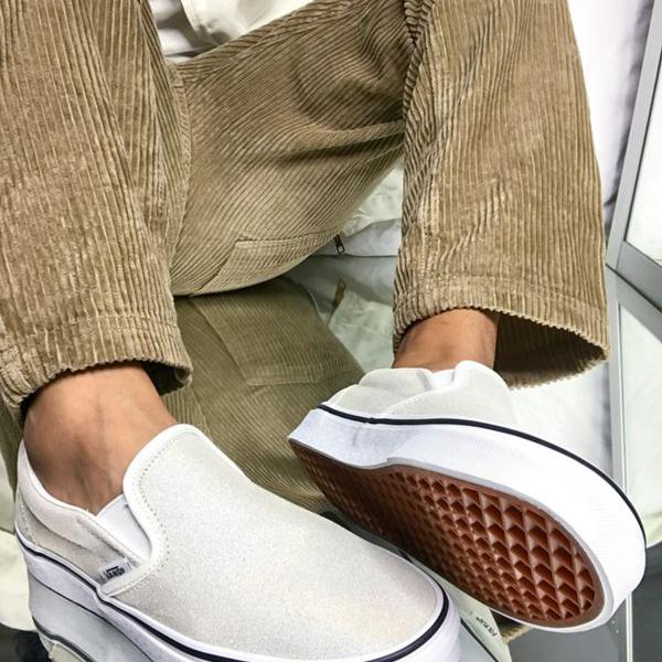 ヴァンズ Vans VANS バンズ VansUAクラシックスリッポンイリデセントスエードトレーナーホワイト 靴 レディース 女性 インポートブランド 小さいサイズから大きいサイズまで 20代 30代 40代 50代