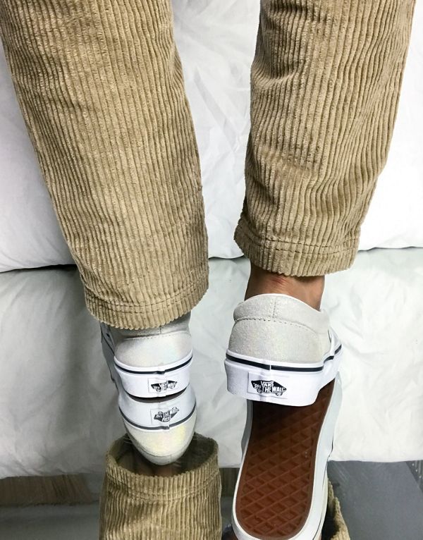 ヴァンズ Vans VANS バンズ VansUAクラシックスリッポンイリデセントスエードトレーナーホワイト 靴 レディース 女性 インポートブランド 小さいサイズから大きいサイズまで 20代 30代 40代 50代