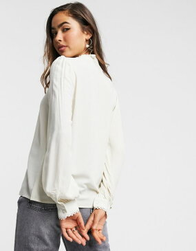 ヴェロモーダ Vero Moda ハイネックとプリーツのディテールがクリーム色のVeroModaシャツ トップス レディース 女性 インポートブランド 小さいサイズから大きいサイズまで