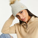 商品説明 Columbia Winter Blur pom pom beanie in white 【セレクトショップ diva closetとは？!】 オリジナルブランドに力をいれた京都のセレクトショップです。 インポートブランドをセレクトした様々なブランドも取り扱いしております。 Details ・コロンビア製アクセサリー ・調子に乗って ・ドーム型リューズ ・ポンポンディテール ・ターンアップブリム ・フロントにロゴパッチ SIZE ▼サイズ表はこちら▼ 納期 ※納期に約10日ほどお時間頂きます。 ※海外発注商品のため土日祝日以外の発注・発送になりますのでご注意くださいませ。 工場がお休みの場合は納期に遅れが出ます。 ご使用日のお決まりの場合は予め備考欄にご記入くださいませ。 返品/交換 ※返品交換は商品到着頃5日以内に弊社までお送り頂いた商品のみ可能 ご返送の際はお客様負担ですが、交換の際の送料は弊社負担となります。 発注後のキャンセル・変更の場合はキャンセル料金がかかりますのでご了承下さいませ。