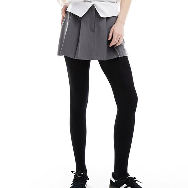 商品説明 New Look cotton tights in black 【セレクトショップ diva closetとは？!】 オリジナルブランドに力をいれた京都のセレクトショップです。 インポートブランドをセレクトした様々なブランドも取り扱いしております。 Details ・ニュールックのソックス＆タイツ ・まずは基礎から ・高層 ・伸縮性のあるウエストバンド ・不透明仕上げ SIZE ▼サイズ表はこちら▼ 納期 ※納期に約10日ほどお時間頂きます。 ※海外発注商品のため土日祝日以外の発注・発送になりますのでご注意くださいませ。 工場がお休みの場合は納期に遅れが出ます。 ご使用日のお決まりの場合は予め備考欄にご記入くださいませ。 返品/交換 ※返品交換は不可です。