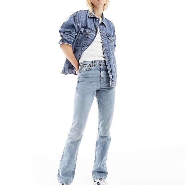 商品説明 ASOS DESIGN Tall 90s straight leg jeans in light blue 【セレクトショップ diva closetとは？!】 オリジナルブランドに力をいれた京都のセレクトショップです。 インポートブランドをセレクトした様々なブランドも取り扱いしております。 Details ・ASOSトールのジーンズ ・ストレートスタイルのサーブ ・ウエストから太もも真ん中にかけてスリム ・ストレートレッグ ・ミッドライズ ・ボタンフライ ・ポケットは5つ ・モデル身長: 180.5cm / 5' 11''/ W26" L36" SIZE ▼サイズ表はこちら▼ 納期 ※納期に約10日ほどお時間頂きます。 ※海外発注商品のため土日祝日以外の発注・発送になりますのでご注意くださいませ。 工場がお休みの場合は納期に遅れが出ます。 ご使用日のお決まりの場合は予め備考欄にご記入くださいませ。 返品/交換 ※返品交換は商品到着頃5日以内に弊社までお送り頂いた商品のみ可能 ご返送の際はお客様負担ですが、交換の際の送料は弊社負担となります。 発注後のキャンセル・変更の場合はキャンセル料金がかかりますのでご了承下さいませ。