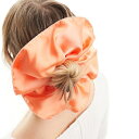 商品説明 DesignB London maxi satin scrunchie in peach 【セレクトショップ diva closetとは？!】 オリジナルブランドに力をいれた京都のセレクトショップです。 インポートブランドをセレクトした様々なブランドも取り扱いしております。 Details ・DesignB Londonのアクセサリー ・究極のアップヘアに ・特大シュシュ ・伸縮性のあるインサートでフィット感を調節可能 SIZE ▼サイズ表はこちら▼ 納期 ※納期に約10日ほどお時間頂きます。 ※海外発注商品のため土日祝日以外の発注・発送になりますのでご注意くださいませ。 工場がお休みの場合は納期に遅れが出ます。 ご使用日のお決まりの場合は予め備考欄にご記入くださいませ。 返品/交換 ※返品交換は不可です。