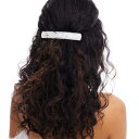 商品説明 SUI AVA bridal daydream snap hair clip in white 【セレクトショップ diva closetとは？!】 オリジナルブランドに力をいれた京都のセレクトショップです。 インポートブランドをセレクトした様々なブランドも取り扱いしております。 Details ・スイ・アヴァのアクセサリー ・愛は(h)空気の中にあります ・バレッタスタイル ・固定クリップ SIZE ▼サイズ表はこちら▼ 納期 ※納期に約10日ほどお時間頂きます。 ※海外発注商品のため土日祝日以外の発注・発送になりますのでご注意くださいませ。 工場がお休みの場合は納期に遅れが出ます。 ご使用日のお決まりの場合は予め備考欄にご記入くださいませ。 返品/交換 ※返品交換は不可です。