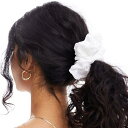 商品説明 SUI AVA bridal daydream hair scrunchie in white 【セレクトショップ diva closetとは？!】 オリジナルブランドに力をいれた京都のセレクトショップです。 インポートブランドをセレクトした様々なブランドも取り扱いしております。 Details ・フェイス＋ボディ by スイ・アヴァ ・究極のアップヘアに ・ロゴタグ ・伸縮性のあるインサートでフィット感を調節可能 SIZE ▼サイズ表はこちら▼ 納期 ※納期に約10日ほどお時間頂きます。 ※海外発注商品のため土日祝日以外の発注・発送になりますのでご注意くださいませ。 工場がお休みの場合は納期に遅れが出ます。 ご使用日のお決まりの場合は予め備考欄にご記入くださいませ。 返品/交換 ※返品交換は不可です。