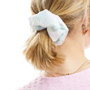 商品説明 SUI AVA ace hair scrunchie in check pastel 【セレクトショップ diva closetとは？!】 オリジナルブランドに力をいれた京都のセレクトショップです。 インポートブランドをセレクトした様々なブランドも取り扱いしております。 Details ・フェイス＋ボディ by スイ・アヴァ ・究極のアップヘアに ・シュシュスタイル ・チェックプリント ・伸縮性のあるインサートでフィット感を調節可能 SIZE ▼サイズ表はこちら▼ 納期 ※納期に約10日ほどお時間頂きます。 ※海外発注商品のため土日祝日以外の発注・発送になりますのでご注意くださいませ。 工場がお休みの場合は納期に遅れが出ます。 ご使用日のお決まりの場合は予め備考欄にご記入くださいませ。 返品/交換 ※返品交換は不可です。