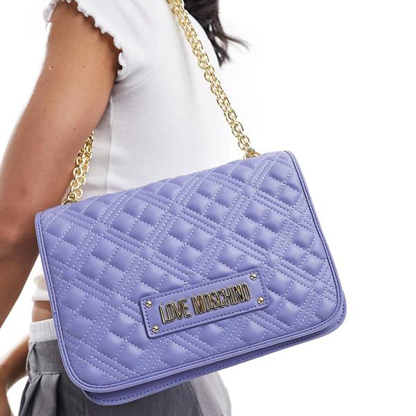 商品説明 Love Moschino quilted shoulder bag in purple 【セレクトショップ diva closetとは？!】 オリジナルブランドに力をいれた京都のセレクトショップです。 インポートブランドをセレクトした様々なブランドも取り扱いしております。 Details ・ラブモスキーノのアクセサリー ・持つこと、持つこと ・トップハンドル ・チェーンストラップ ・折り返しフラップトップ ・ゴールドトーンのロゴ SIZE ▼サイズ表はこちら▼ 納期 ※納期に約10日ほどお時間頂きます。 ※海外発注商品のため土日祝日以外の発注・発送になりますのでご注意くださいませ。 工場がお休みの場合は納期に遅れが出ます。 ご使用日のお決まりの場合は予め備考欄にご記入くださいませ。 返品/交換 ※返品交換は商品到着頃5日以内に弊社までお送り頂いた商品のみ可能 ご返送の際はお客様負担ですが、交換の際の送料は弊社負担となります。 発注後のキャンセル・変更の場合はキャンセル料金がかかりますのでご了承下さいませ。