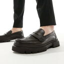 商品説明 ASOS DESIGN chunky loafers in brown leather 【セレクトショップ diva closetとは？!】 オリジナルブランドに力をいれた京都のセレクトショップです。 インポートブランドをセレクトした様々なブランドも取り扱いしております。 Details ・ASOS DESIGNの靴、ブーツ、トレーナー ・良いものはペアで揃う ・スリッポンスタイル ・ペニーフロント ・ラウンドトゥ ・チャンキーソール SIZE ▼サイズ表はこちら▼ 納期 ※納期に約10日ほどお時間頂きます。 ※海外発注商品のため土日祝日以外の発注・発送になりますのでご注意くださいませ。 工場がお休みの場合は納期に遅れが出ます。 ご使用日のお決まりの場合は予め備考欄にご記入くださいませ。 返品/交換 ※返品交換は商品到着頃5日以内に弊社までお送り頂いた商品のみ可能 ご返送の際はお客様負担ですが、交換の際の送料は弊社負担となります。 発注後のキャンセル・変更の場合はキャンセル料金がかかりますのでご了承下さいませ。