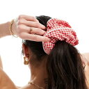 商品説明 ASOS DESIGN scrunchie hair band with oversized gingham design in red 【セレクトショップ diva closetとは？!】 オリジナルブランドに力をいれた京都のセレクトショップです。 インポートブランドをセレクトした様々なブランドも取り扱いしております。 Details ・Face + Body by ASOS DESIGN ・究極のアップヘアに ・ギンガムデザイン ・シュシュスタイル ・伸縮性のあるインサートでフィット感を調節可能 SIZE ▼サイズ表はこちら▼ 納期 ※納期に約10日ほどお時間頂きます。 ※海外発注商品のため土日祝日以外の発注・発送になりますのでご注意くださいませ。 工場がお休みの場合は納期に遅れが出ます。 ご使用日のお決まりの場合は予め備考欄にご記入くださいませ。 返品/交換 ※返品交換は不可です。