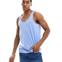 商品説明 ASOS DESIGN standard vest with deep scoop neck in blue 【セレクトショップ diva closetとは？!】 オリジナルブランドに力をいれた京都のセレクトショップです。 インポートブランドをセレクトした様々なブランドも取り扱いしております。 Details ・ASOS DESIGNのTシャツとベスト ・次の目的地：チェックアウト ・無地デザイン ・スクープネック ・レギュラーフィット ・モデル身長: 188cm / 6' 2''/ Medium SIZE ▼サイズ表はこちら▼ 納期 ※納期に約10日ほどお時間頂きます。 ※海外発注商品のため土日祝日以外の発注・発送になりますのでご注意くださいませ。 工場がお休みの場合は納期に遅れが出ます。 ご使用日のお決まりの場合は予め備考欄にご記入くださいませ。 返品/交換 ※返品交換は商品到着頃5日以内に弊社までお送り頂いた商品のみ可能 ご返送の際はお客様負担ですが、交換の際の送料は弊社負担となります。 発注後のキャンセル・変更の場合はキャンセル料金がかかりますのでご了承下さいませ。