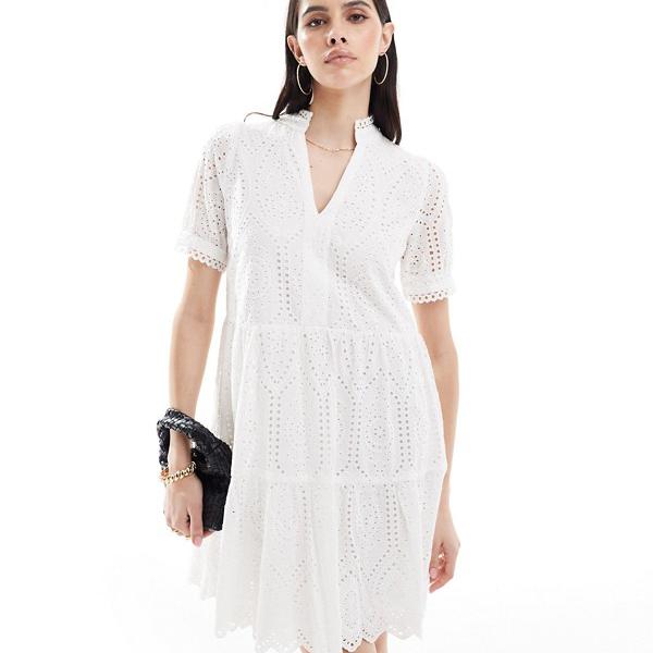 商品説明 Y.A.S v neck broderie mini dress in white 【セレクトショップ diva closetとは？!】 オリジナルブランドに力をいれた京都のセレクトショップです。 インポートブランドをセレクトした様々なブランドも取り扱いしております。 Details ・Y.A.Sのドレス ・インパクト大のミニドレス ・ハイカラー ・Vネック ・半袖 ・レギュラーフィット ・モデル身長: 176cm / 5' 9½''/ UK S/ EU S/ US XS SIZE ▼サイズ表はこちら▼ 納期 ※納期に約10日ほどお時間頂きます。 ※海外発注商品のため土日祝日以外の発注・発送になりますのでご注意くださいませ。 工場がお休みの場合は納期に遅れが出ます。 ご使用日のお決まりの場合は予め備考欄にご記入くださいませ。 返品/交換 ※返品交換は商品到着頃5日以内に弊社までお送り頂いた商品のみ可能 ご返送の際はお客様負担ですが、交換の際の送料は弊社負担となります。 発注後のキャンセル・変更の場合はキャンセル料金がかかりますのでご了承下さいませ。