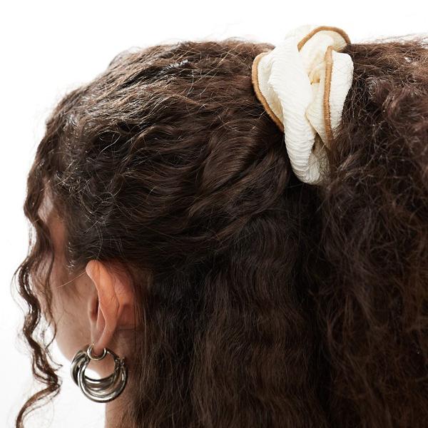 デザインビーdesignb DesignB DesignB London コントラストステッチ入りクリーム色の特大ヘアシュシュ アクセサリー レディース 女性 インポートブランド